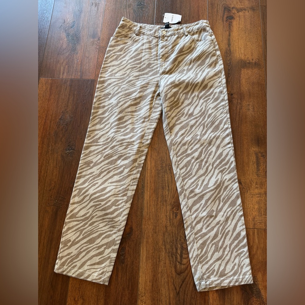 NWT Forever 21 Zebra Print High Rise Women’s Straight Leg Jeans, Size Large